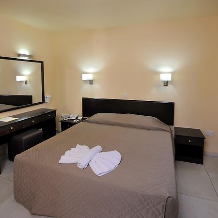 Nelia Gardens Hotel Айя Напа Екстериор снимка