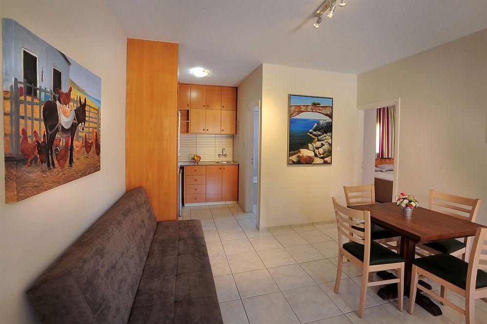 Nelia Gardens Hotel Айя Напа Екстериор снимка