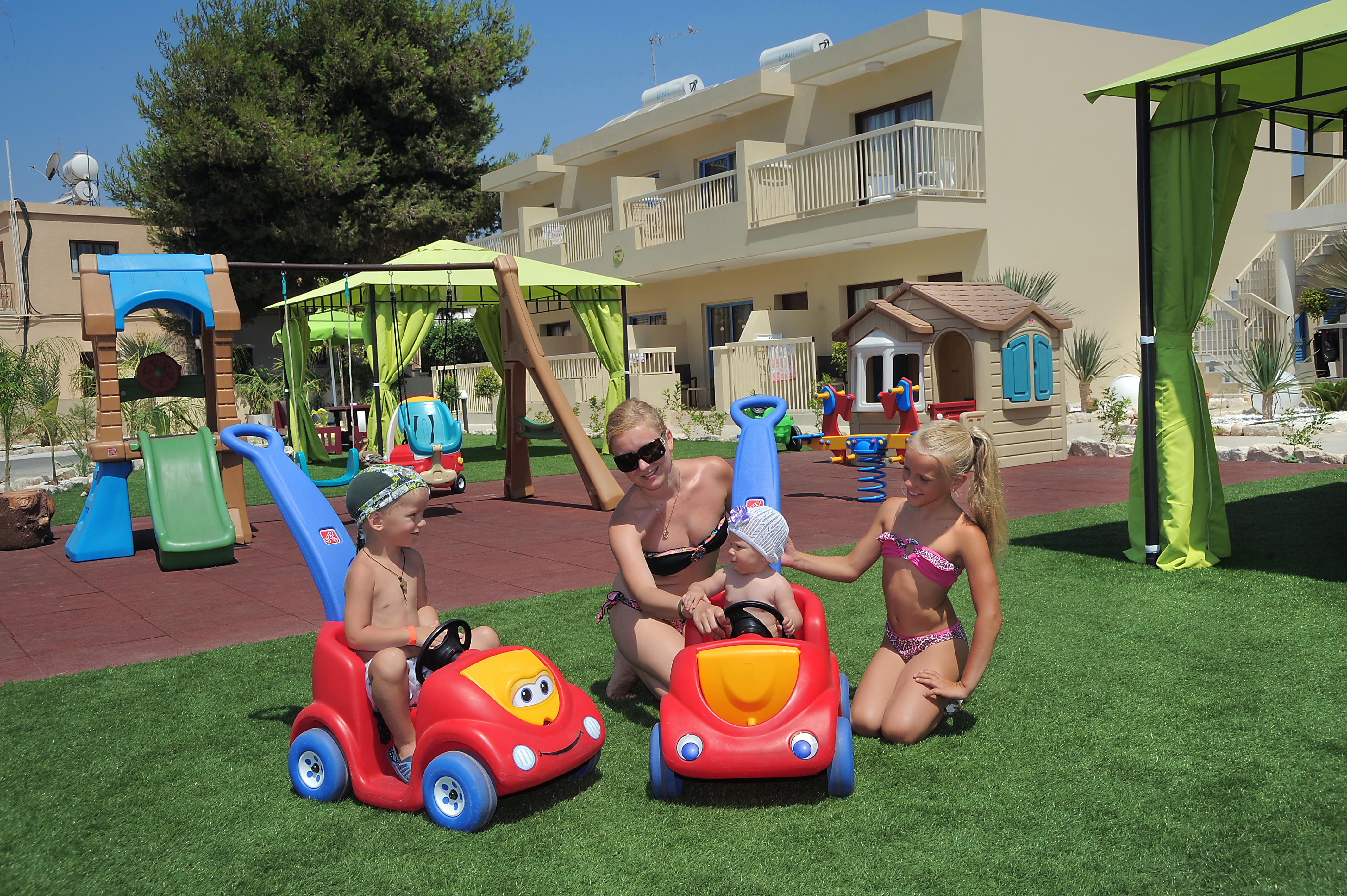 Nelia Gardens Hotel Айя Напа Екстериор снимка
