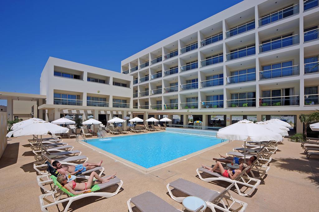 Nelia Gardens Hotel Айя Напа Екстериор снимка