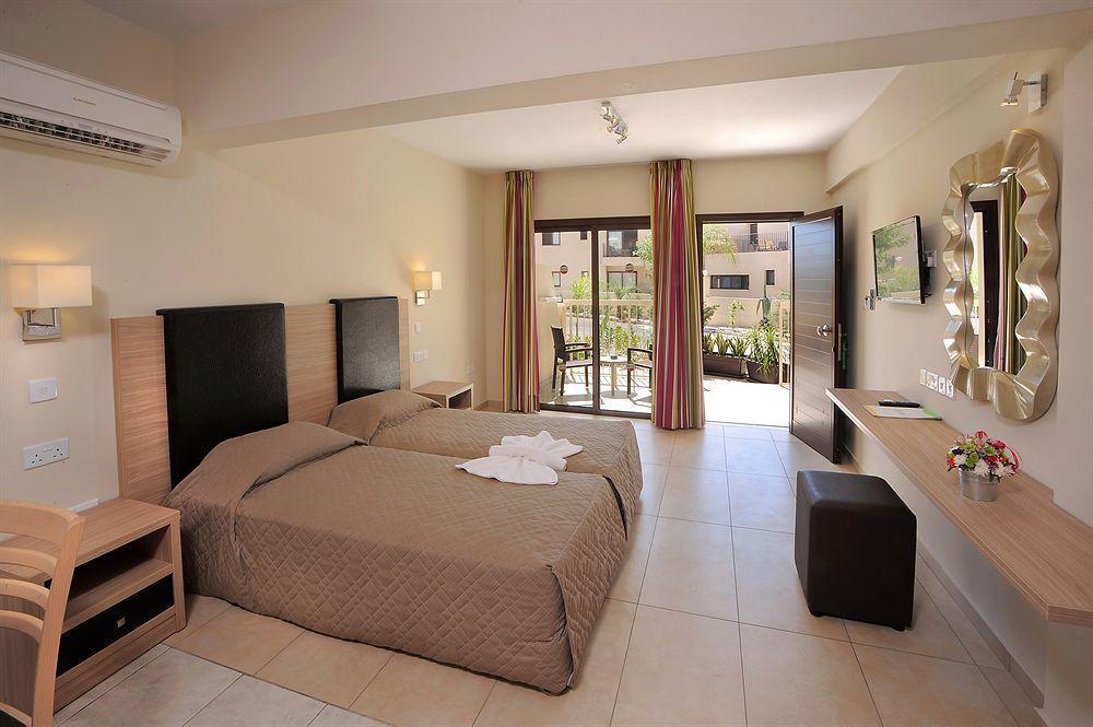 Nelia Gardens Hotel Айя Напа Екстериор снимка
