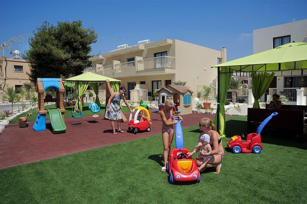 Nelia Gardens Hotel Айя Напа Екстериор снимка