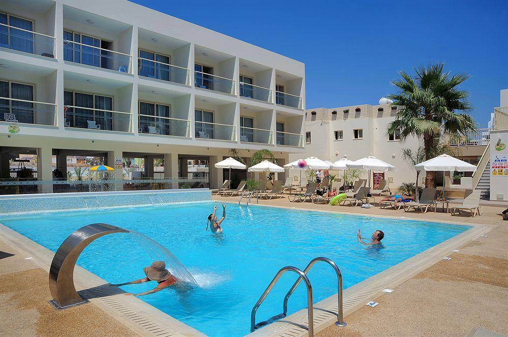 Nelia Gardens Hotel Айя Напа Екстериор снимка