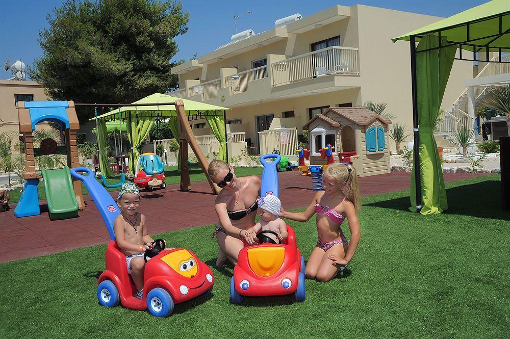 Nelia Gardens Hotel Айя Напа Екстериор снимка