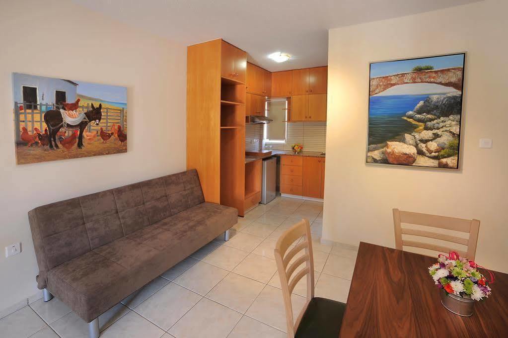 Nelia Gardens Hotel Айя Напа Екстериор снимка