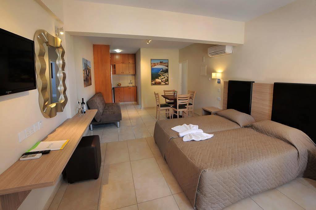 Nelia Gardens Hotel Айя Напа Екстериор снимка