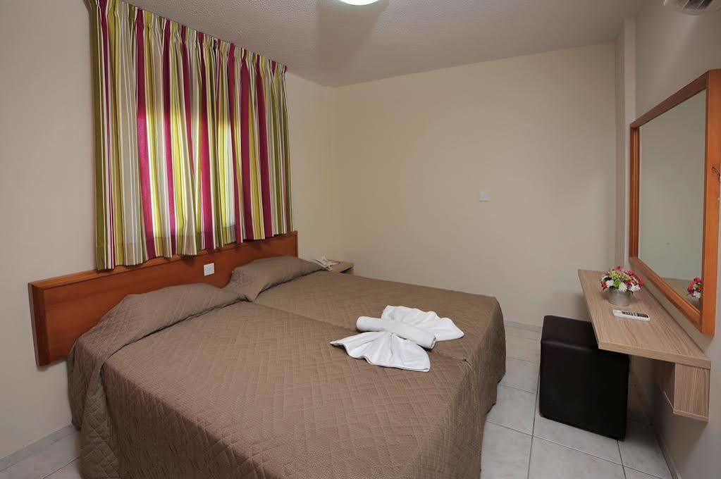Nelia Gardens Hotel Айя Напа Екстериор снимка