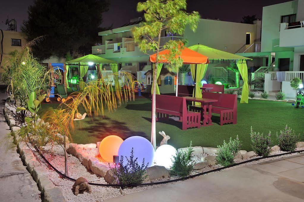 Nelia Gardens Hotel Айя Напа Екстериор снимка