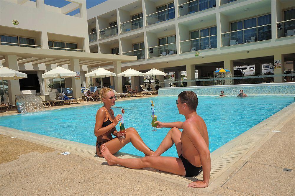 Nelia Gardens Hotel Айя Напа Екстериор снимка