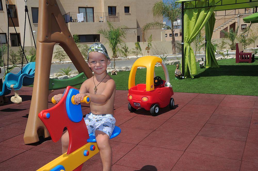 Nelia Gardens Hotel Айя Напа Екстериор снимка
