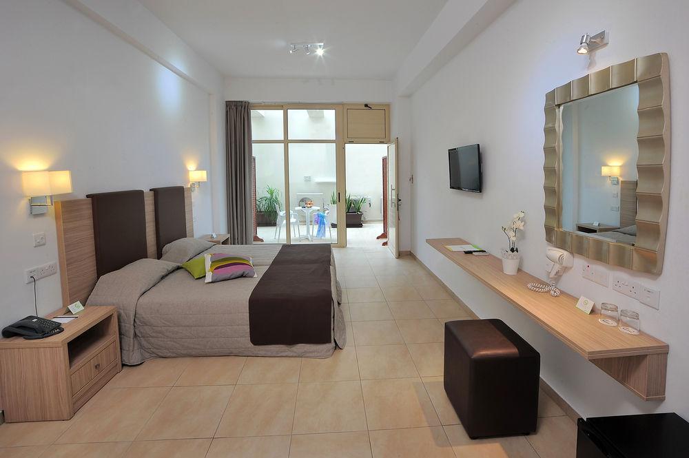 Nelia Gardens Hotel Айя Напа Екстериор снимка